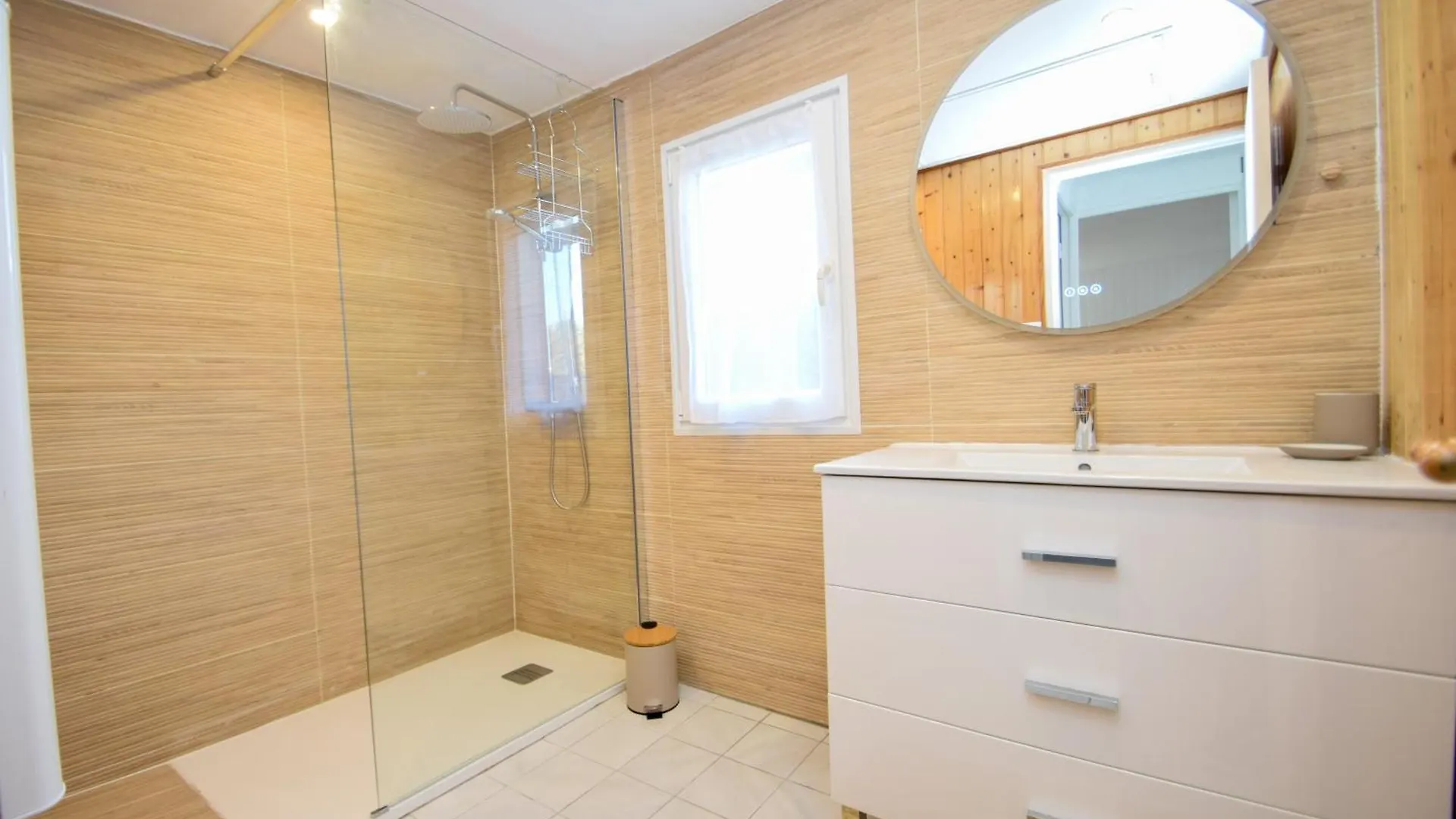 Holiday home Le Chalet Ma Neizh - 4 Pers Avec Jardin La Richardais